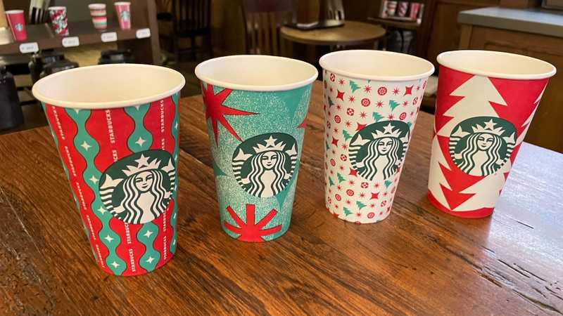 Starbucks Holiday Drinks Are Back In Canada & There Are New Holiday Cups  For 2022 - Narcity