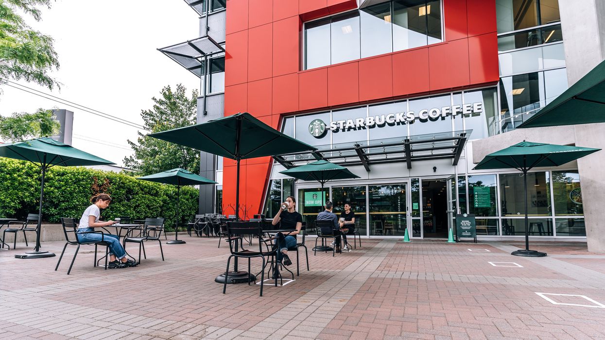 Starbucks : Les terrasses et café vont rouvrir et voici à quoi t'attendre