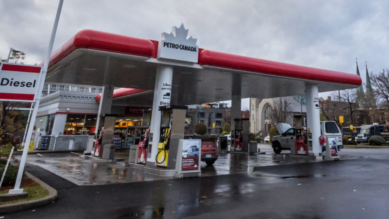 Station-service Petro-Canada à Montréal.