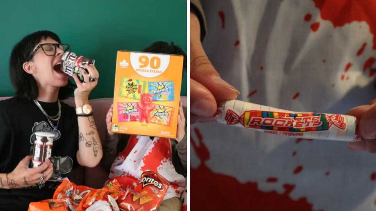 Stéphanie et son enfant qui mangent des bonbons d'Halloween. Droite : Des bonbons Rockets.