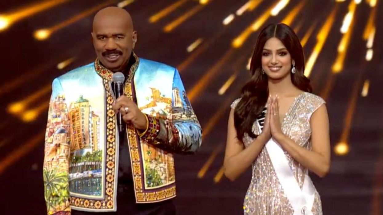 Steve Harvey Asked India's Miss Universe To Meow Like A Cat & He Made The Internet Cringe