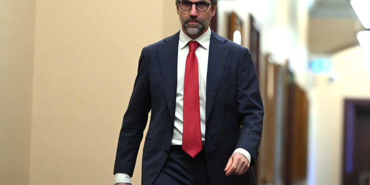 Steven Guilbeault formally resigns his seat in Laurier-Sainte-Marie Steven Guilbeault formally resigns his seat in Laurier-Sainte-Marie