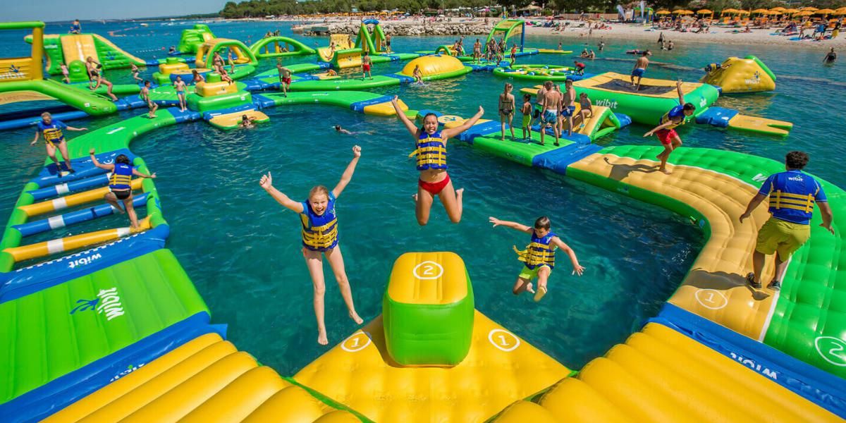 A Huge Inflatable Waterpark Is Opening In Ontario You Can Splash a-huge-inflatable-waterpark-is-opening-in-ontario-you-can-splash