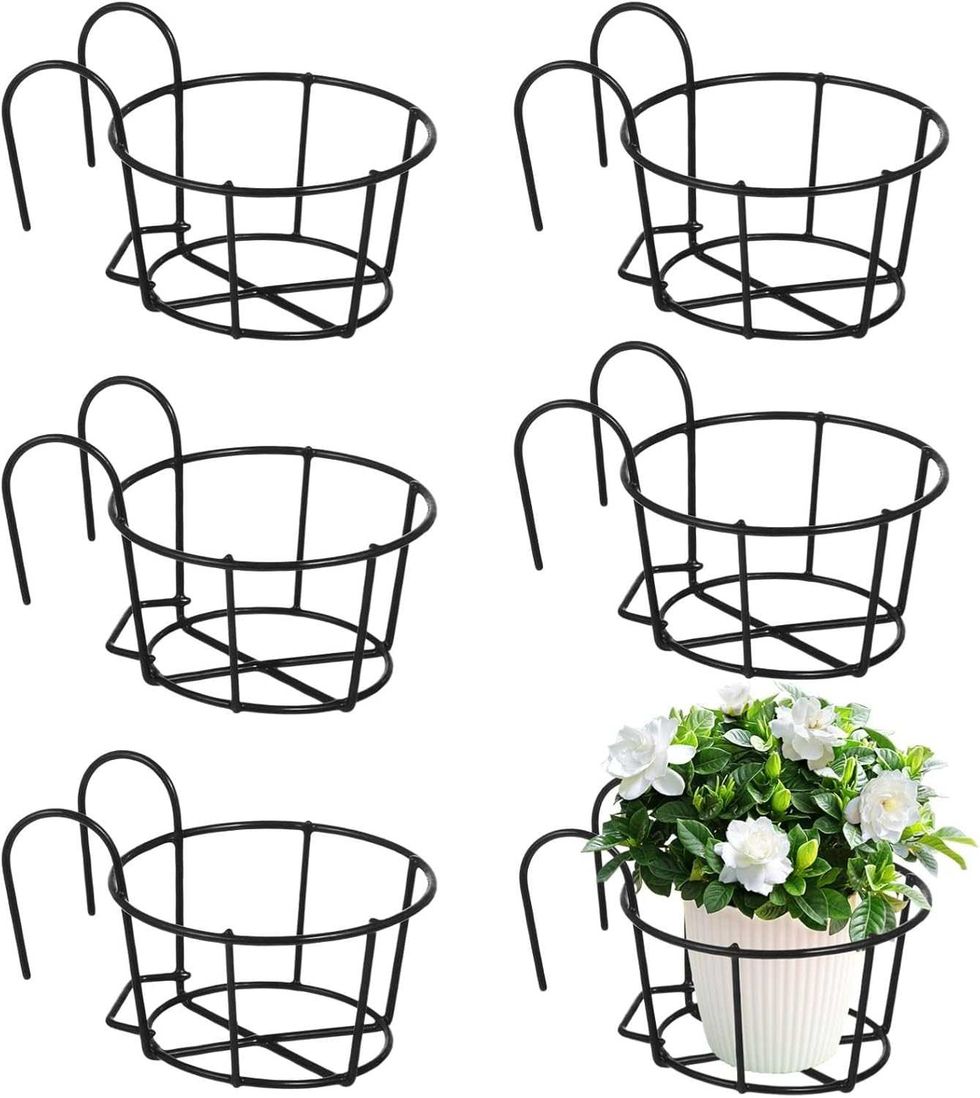 Supports ronds en fer avec crochet pour pots de fleurs \u00e0 vendre sur Amazon Canada.
