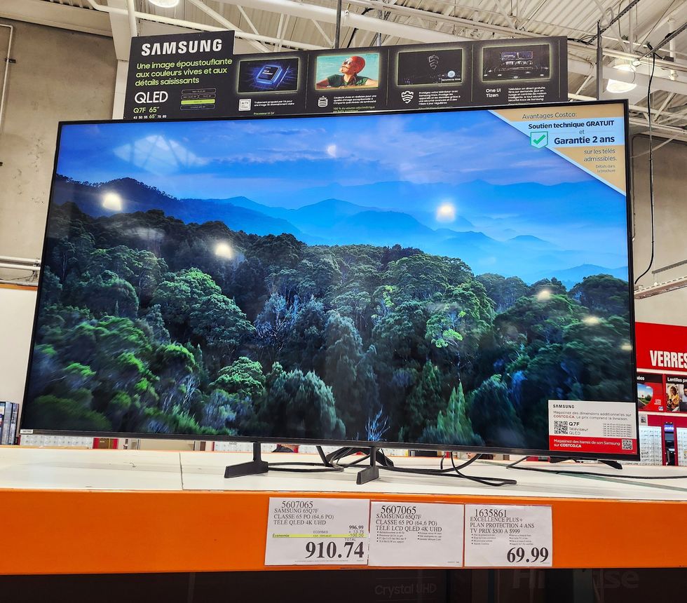 T\u00e9l\u00e9viseur intelligent Samsung QLED.