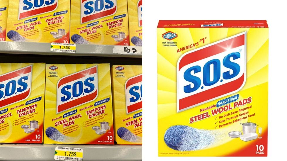 Tampons d'acier S.O.S au Dollarama. Droite : Bo\u00eete de tampons d'acier S.O.S.