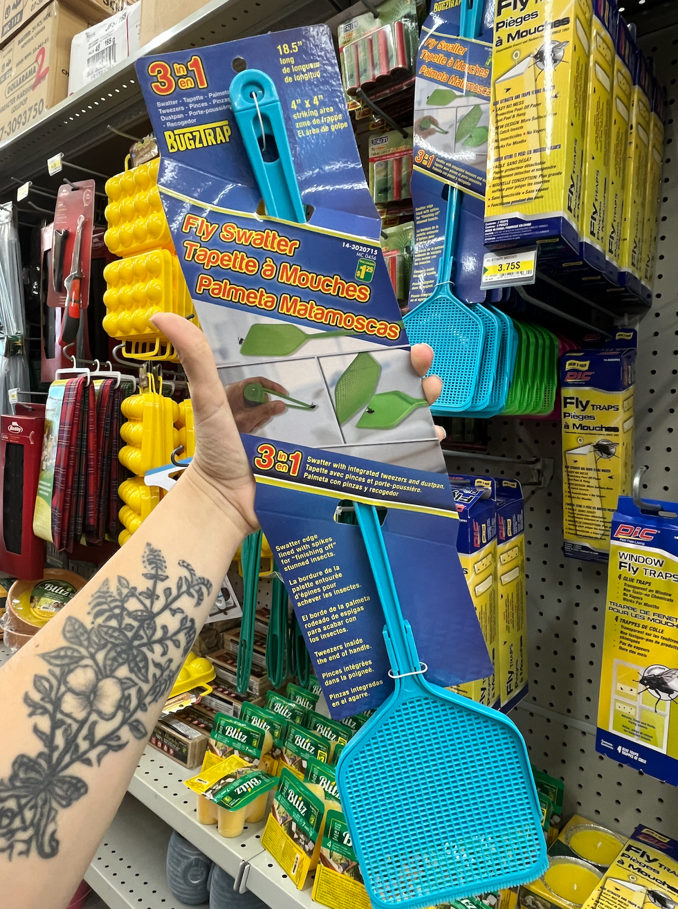Tapette \u00e0 mouches au Dollarama.
