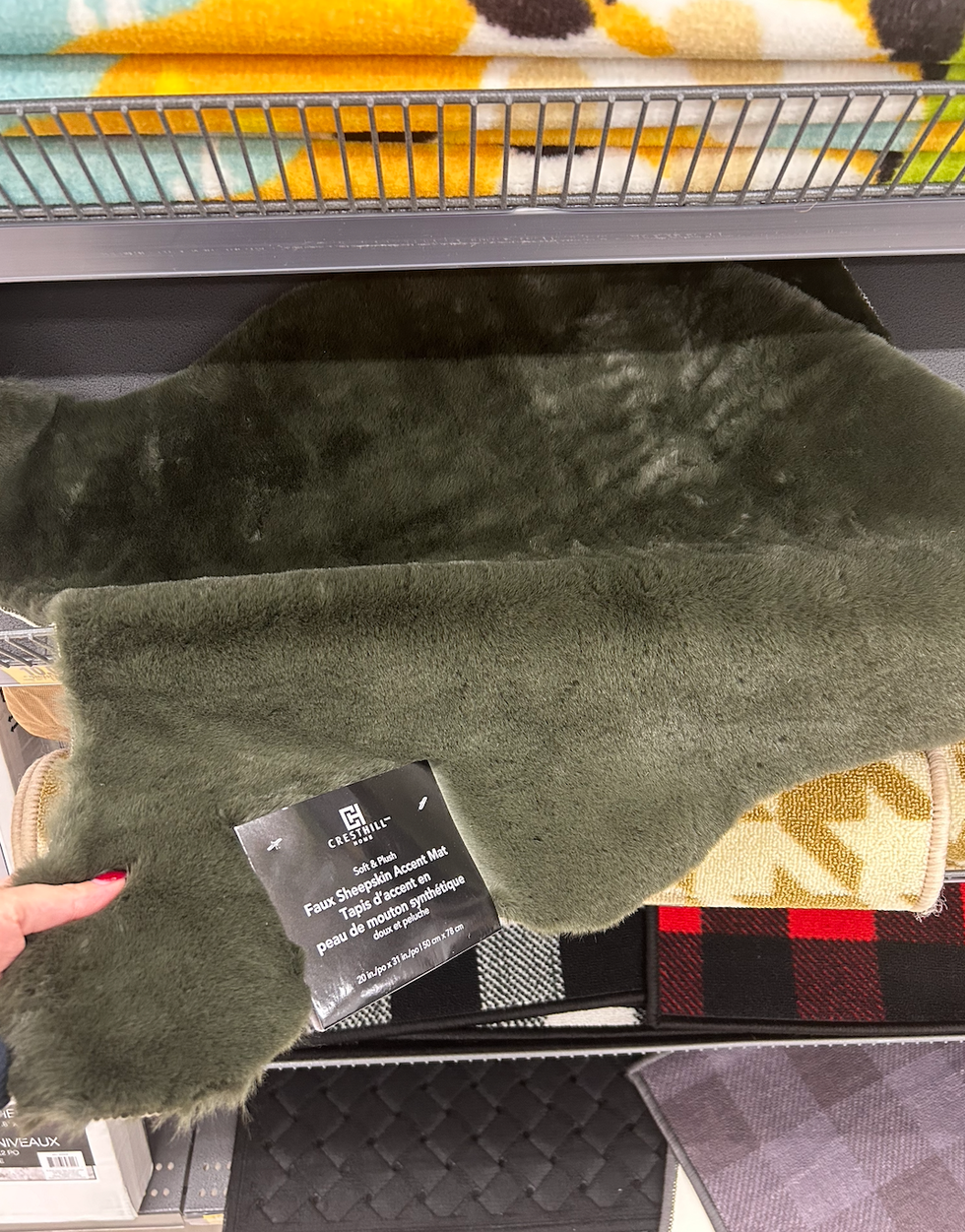 Tapis d'accent en peau de mouton synth\u00e9tique vert au Tigre G\u00e9ant.