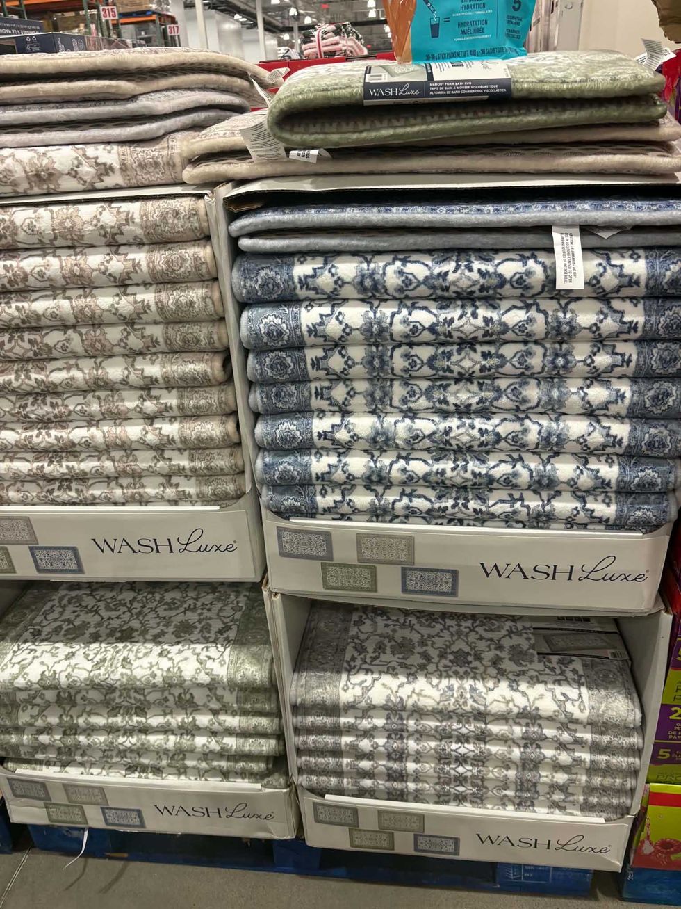Tapis de bain WashLuxe \u00e0 motifs vendus chez Costco