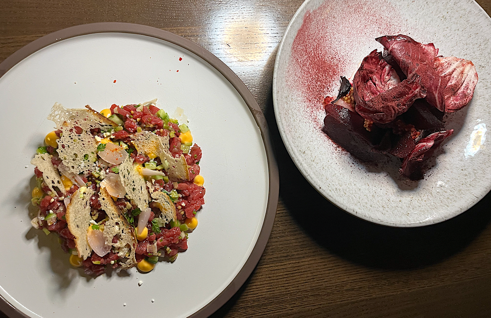 Tartare de boeuf et salade de betteraves du restaurant Sekoya \u00e0 Laval.