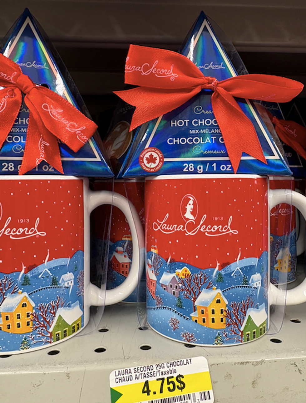 Tasse cadeau Laura Secord avec chocolat chaud.