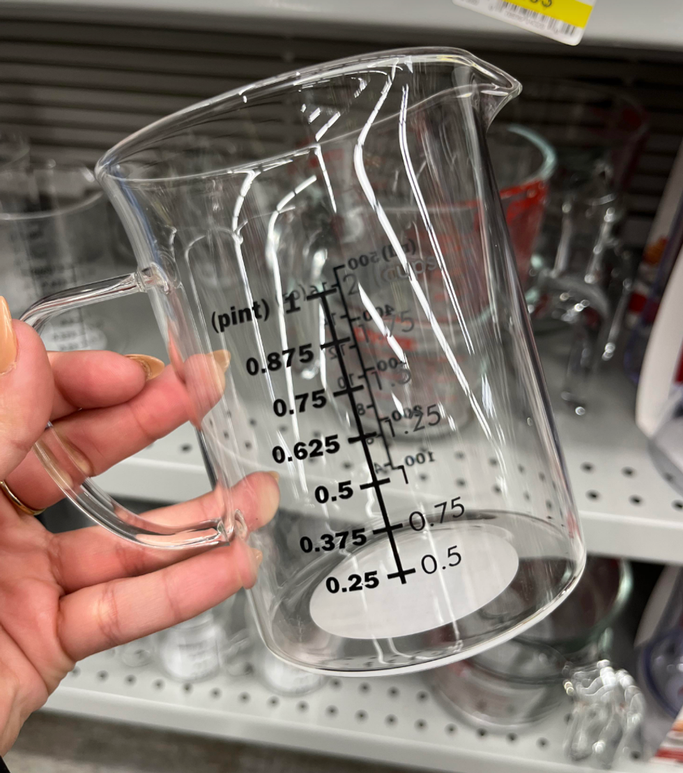 Tasse \u00e0 mesurer du Dollarama.