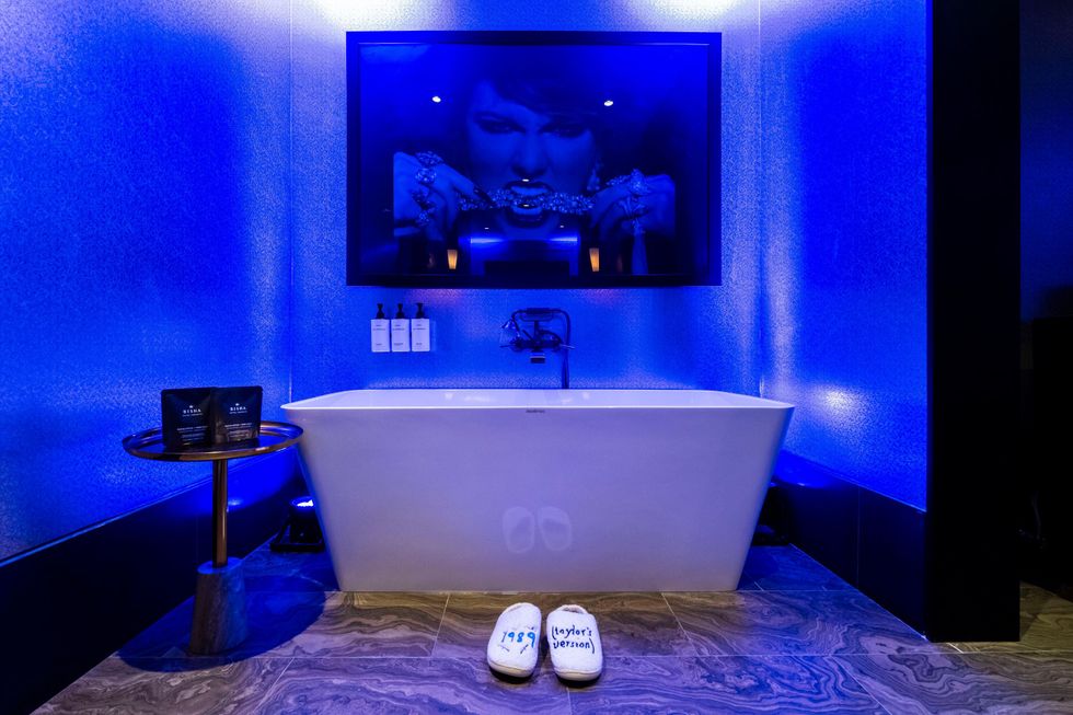 Taylor Swift bathroom.