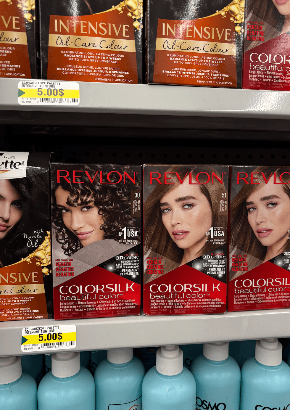 Teintures pour cheveux Revlon sur les tablettes du Dollarama.