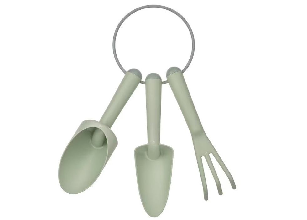 The 3-piece garden set.