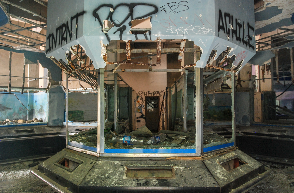 The abandoned aquarium at Ho Thuy Tien.
