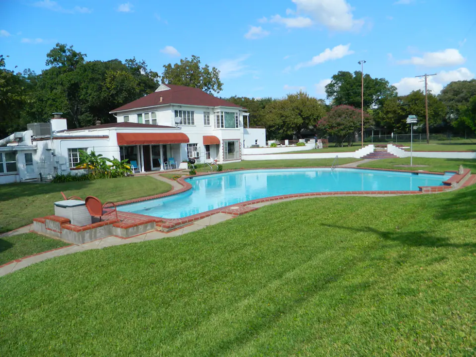 The backyard of the Historic Count Capps House.