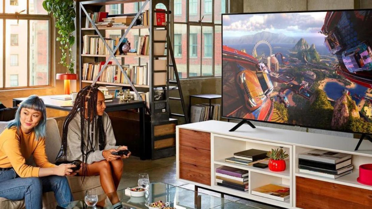 The Best Boxing Day TV Deals In Canada That'll Let You Binge-Watch Your Fave Series In Style