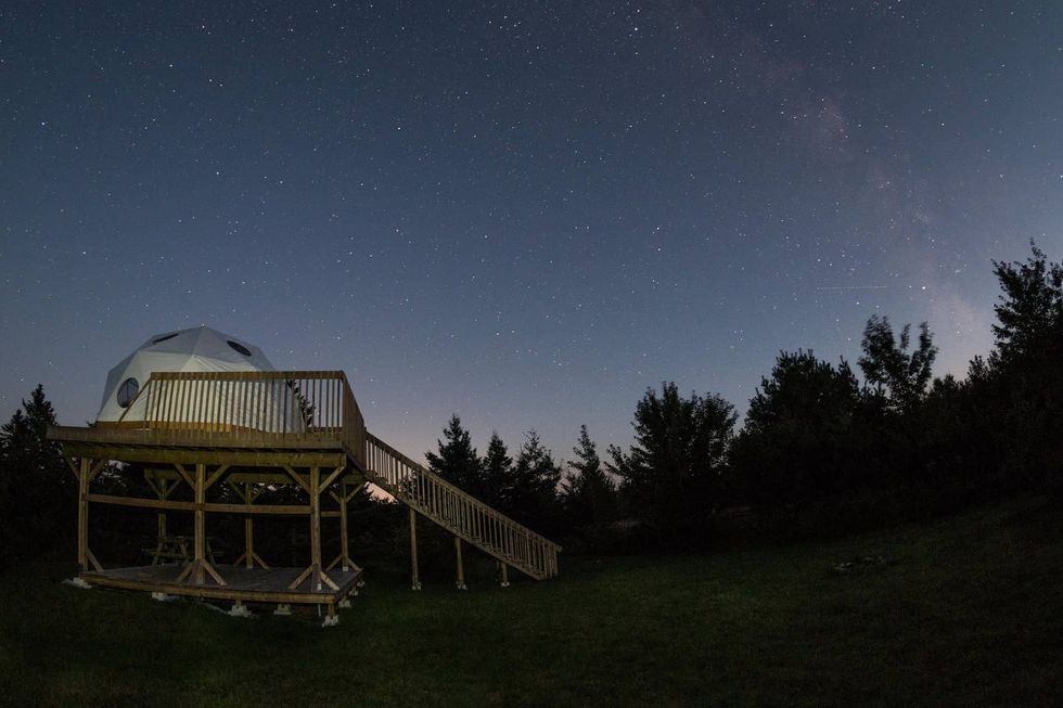 7 Airbnbs In Canada Where You Can Stargaze In Bed For