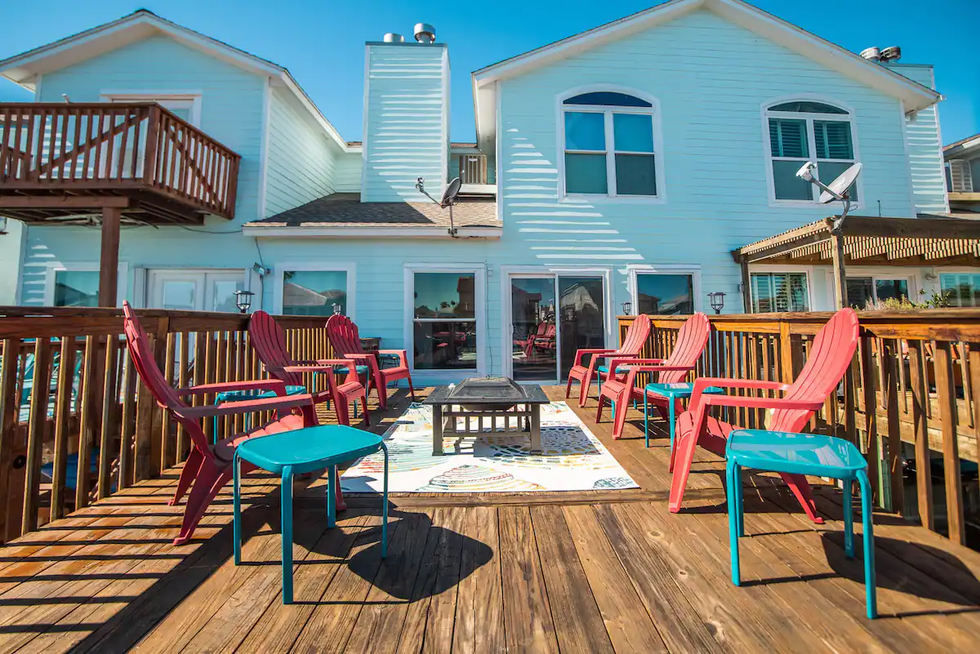 The exterior and deck of Casa de Pescadores in Corpus Christi, TX.