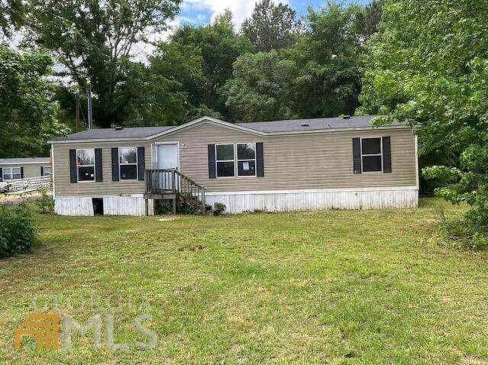 The exterior of 510 Shoals Rd Road in Sparta, GA.