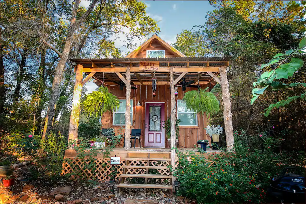 The front exterior of the Little Reata Cabin.