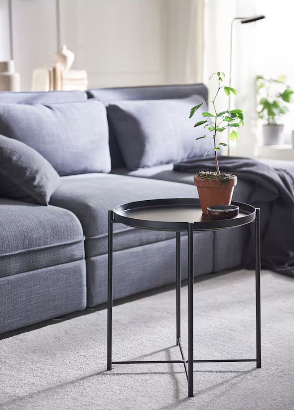 The GLADOM tray table holding a plant.