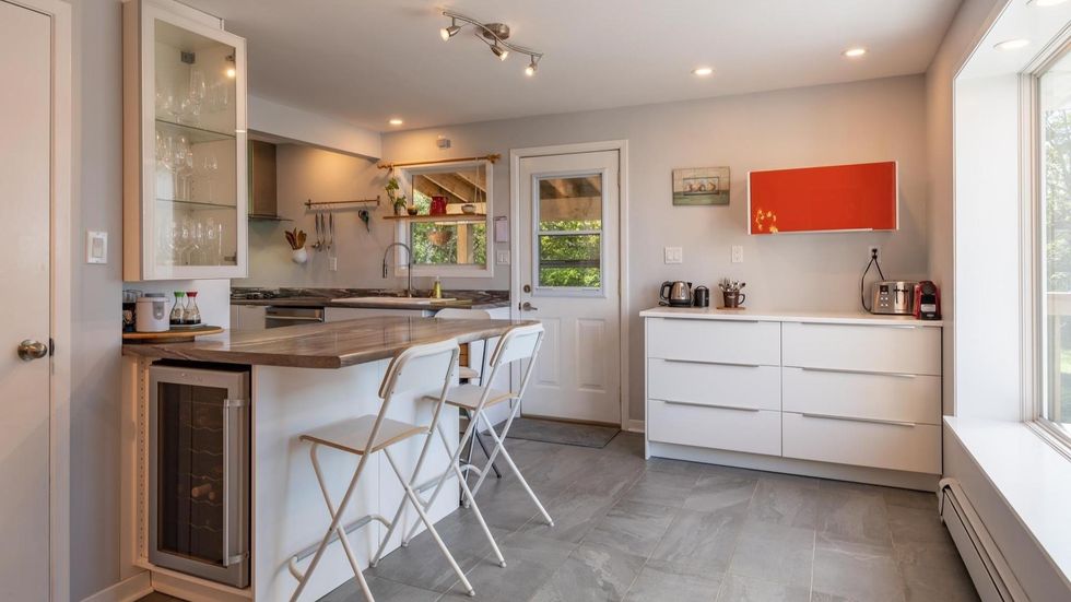 The house's kitchen.