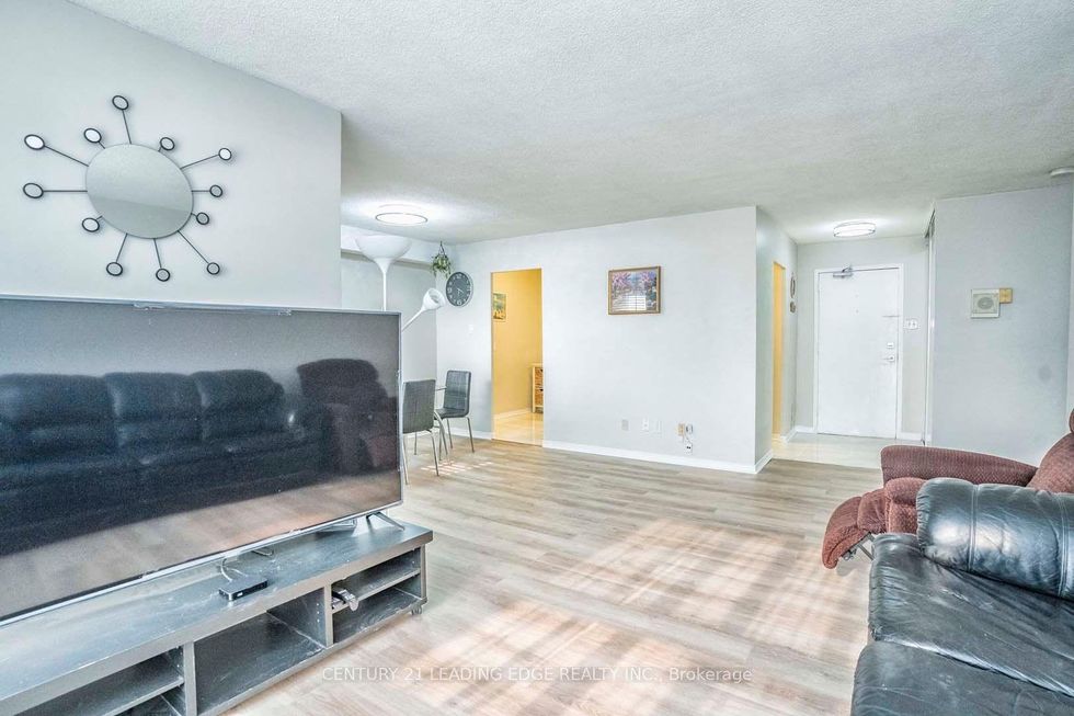 The interior of 2835 Islington Avenue, Unit 907