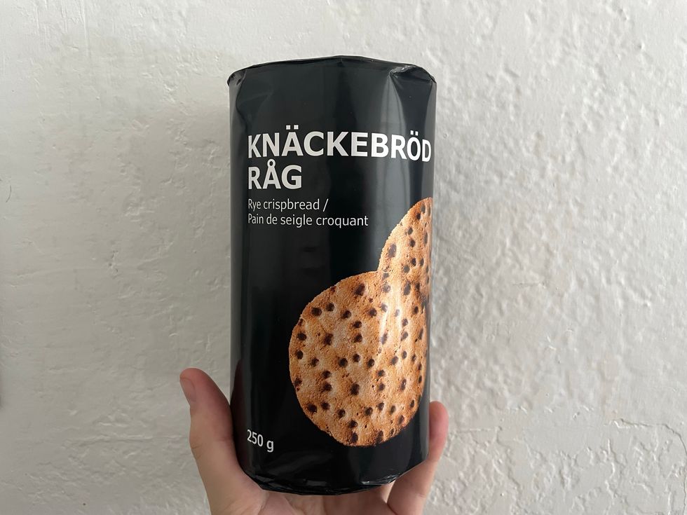 The KN\u00c4CKEBR\u00d6D R\u00c5G crackers.