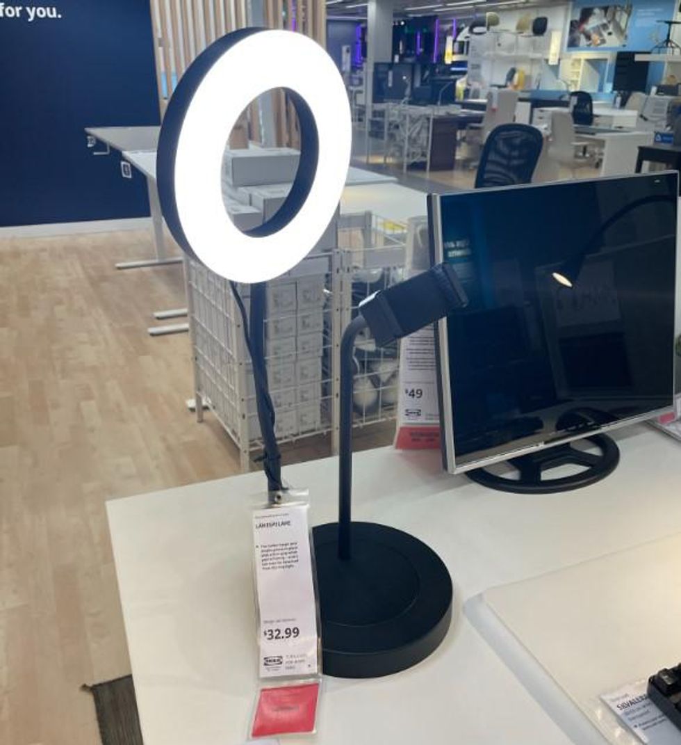 The L\u00c5NESPELARE ring light with phone holder.