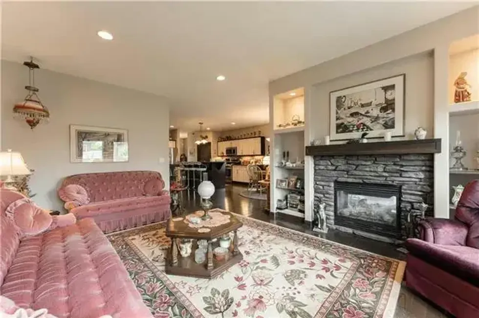 The living room area of \u200b18 Waldport Bay, Winnipeg, MB