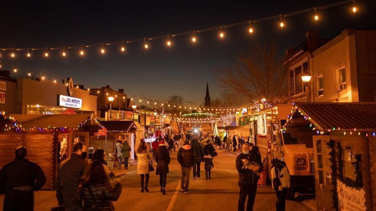 The Niagara Falls Christmas Market Is Coming Back & You Can Catch A Ride On Santa's Sleigh