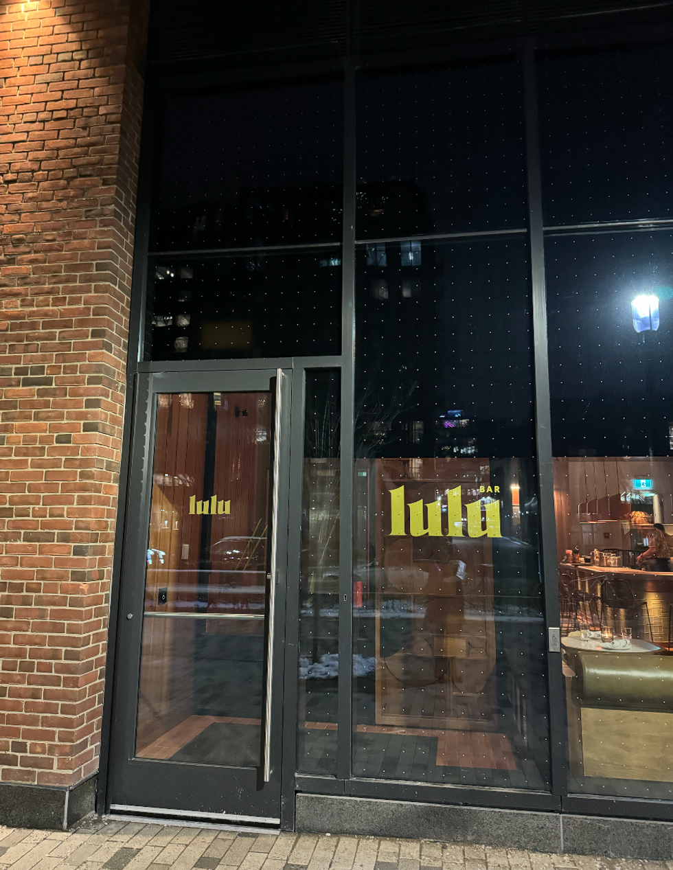 The outside of a Toronto restaurant.