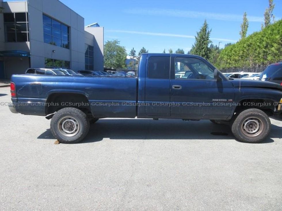 The photo of the 2001 Dodge Ram.