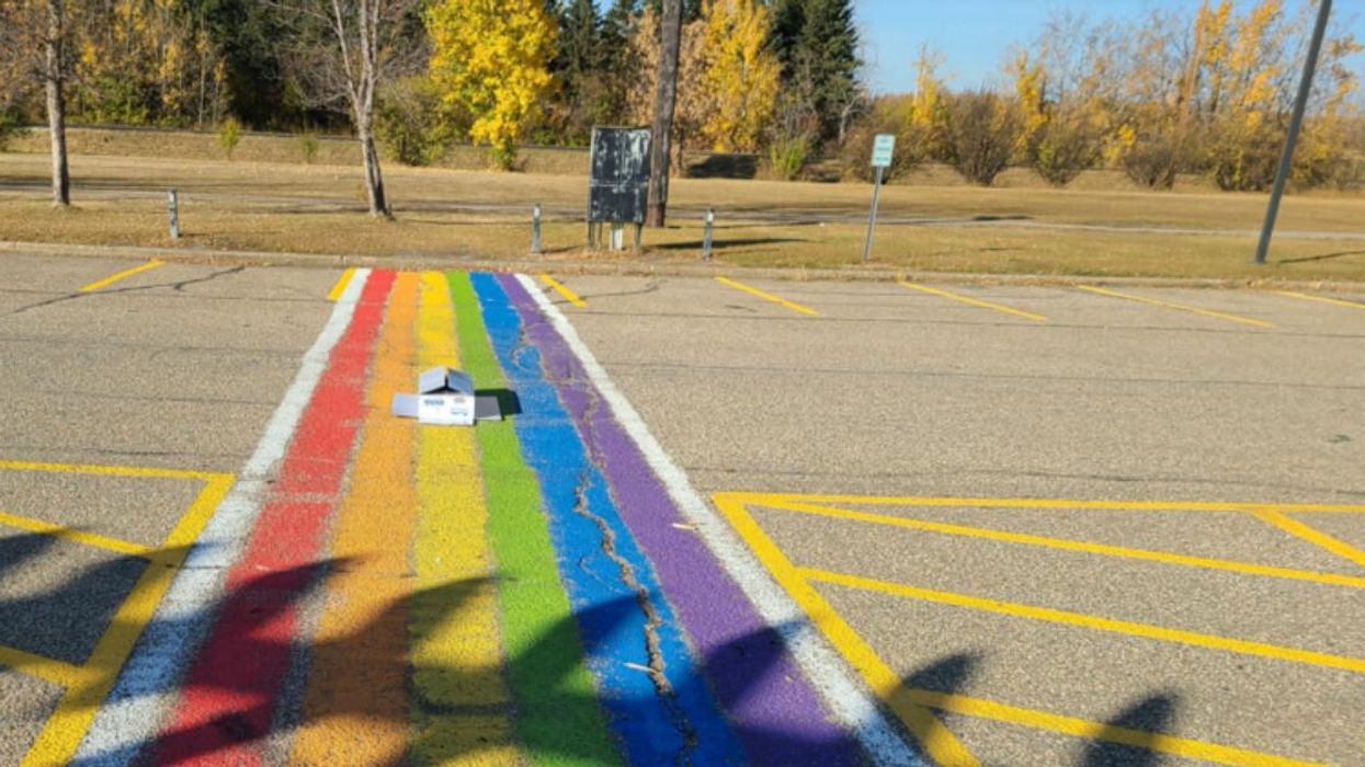 The pig's head on the crosswalk at Graminia School.