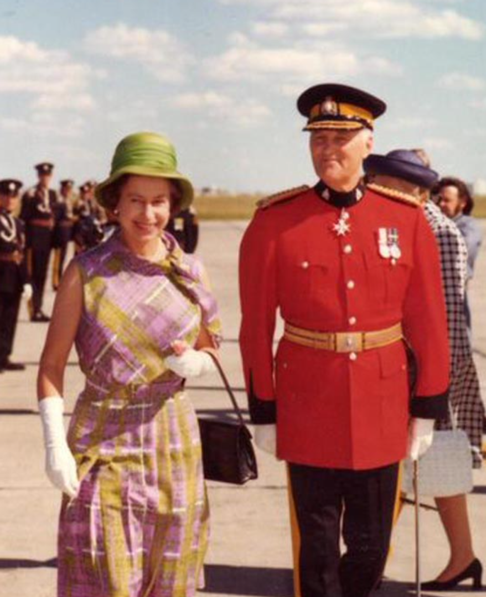 The queen and an RCMP officer.