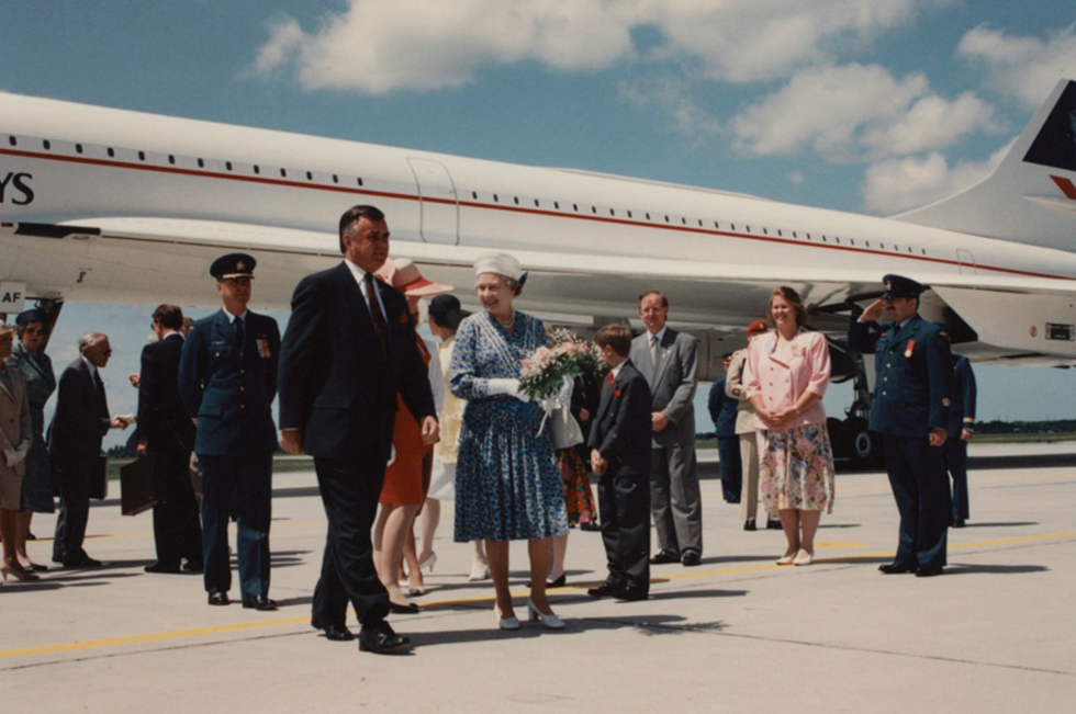 The queen arrives at Ottawa Airport.