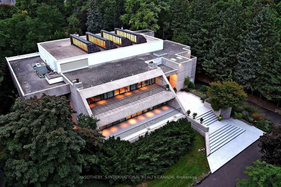 The stellar exterior of 30 High Point Road.