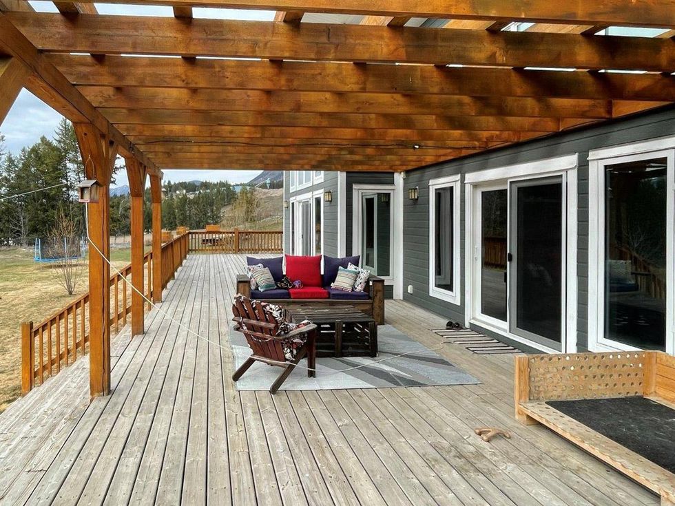 The terrasse at the house for sale in B.C..