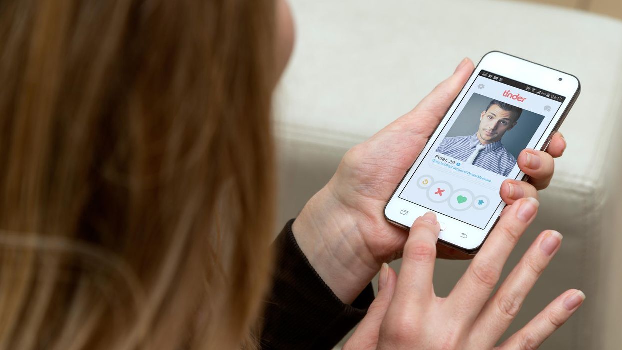 The Tinder Swindler's Simon Leviev Was Still On Tinder & He Finally Got Cut Off