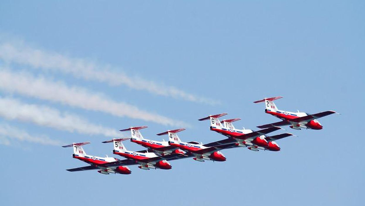 The Toronto Air Show Is Coming Back This Month & Here's When You Should Look At The Skies