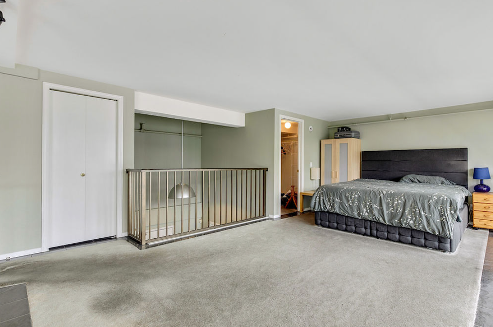 The upstairs bedroom has an en-suite and walk-in wardrobe.