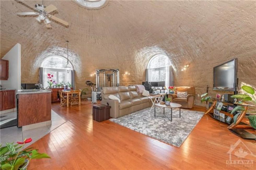 This $450K House In Ontario Looks Like A Hobbit Hole & Is Worthy Of Bilbo Baggins