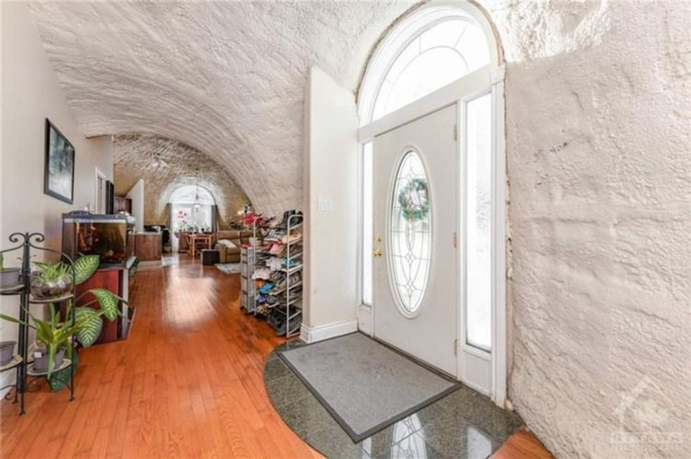This $450K House In Ontario Looks Like A Hobbit Hole & Is Worthy Of Bilbo Baggins