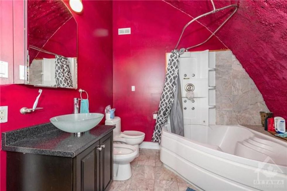 This $450K House In Ontario Looks Like A Hobbit Hole & Is Worthy Of Bilbo Baggins