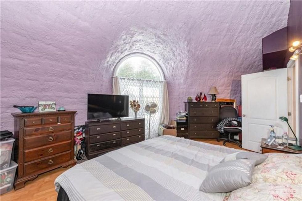 This $450K House In Ontario Looks Like A Hobbit Hole & Is Worthy Of Bilbo Baggins