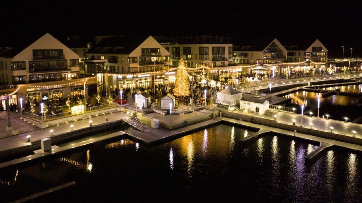 This New Christmas Market Near Toronto Is Like Wandering Through A Snowy Harbour In Europe