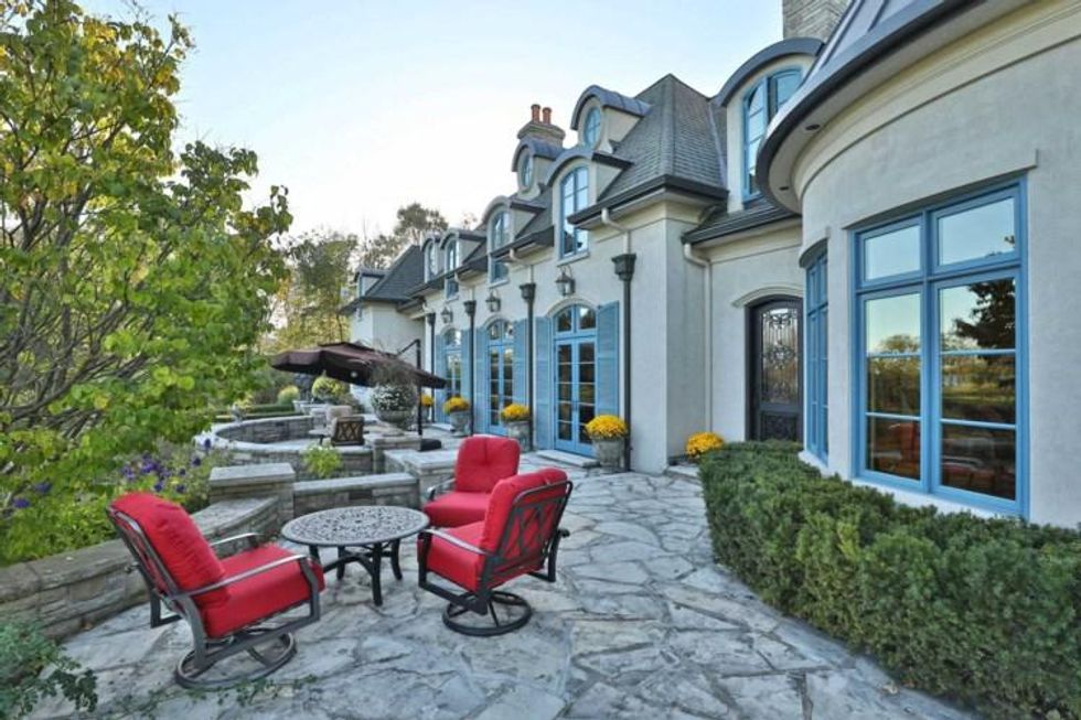 This Ontario Mansion For Sale Has An Epic Library With Major \u2018Beauty And The Beast\u2019 Vibes