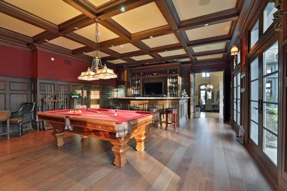 This Ontario Mansion For Sale Has An Epic Library With Major \u2018Beauty And The Beast\u2019 Vibes